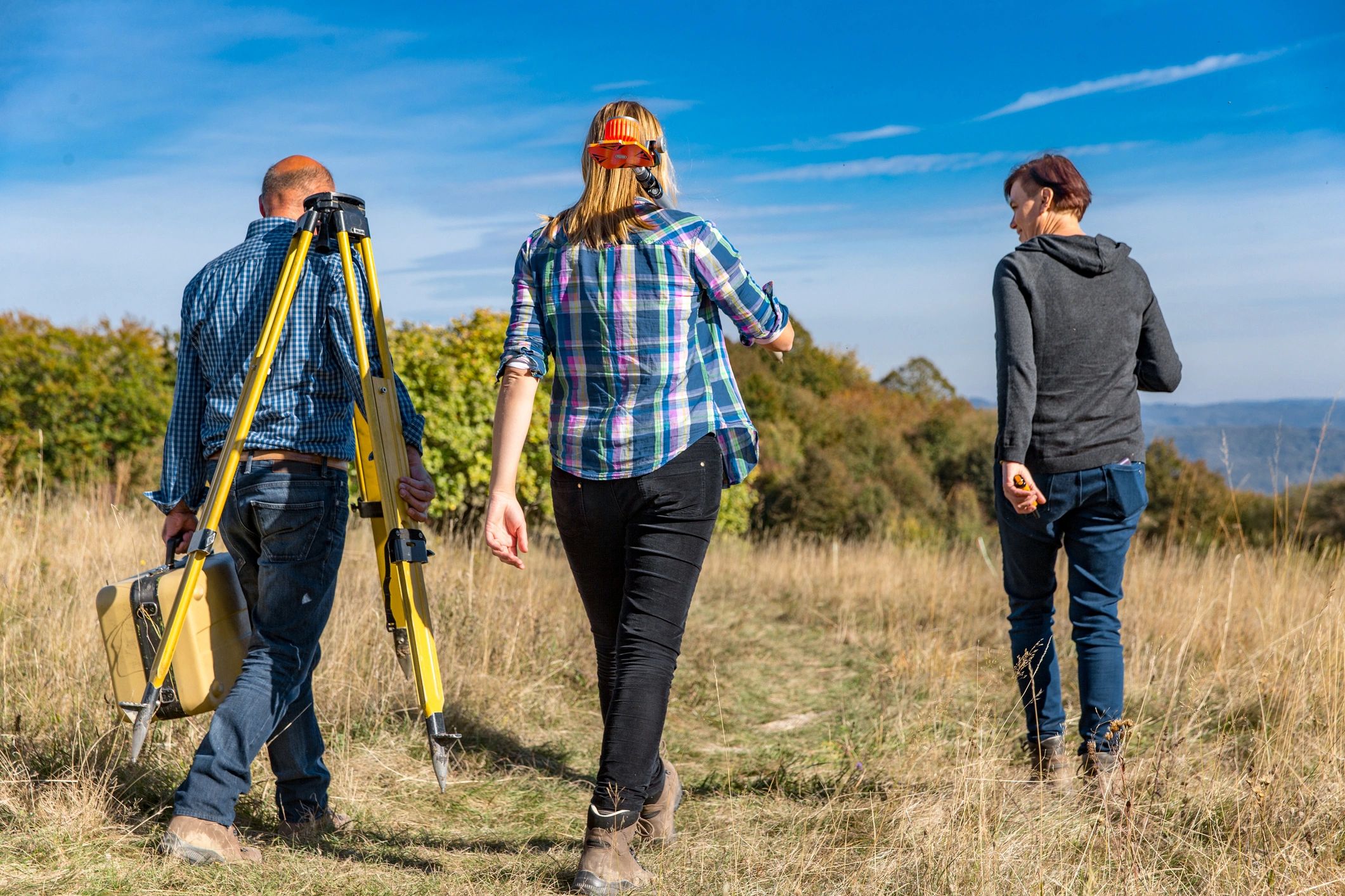 Volunteers walking to a field measurement area